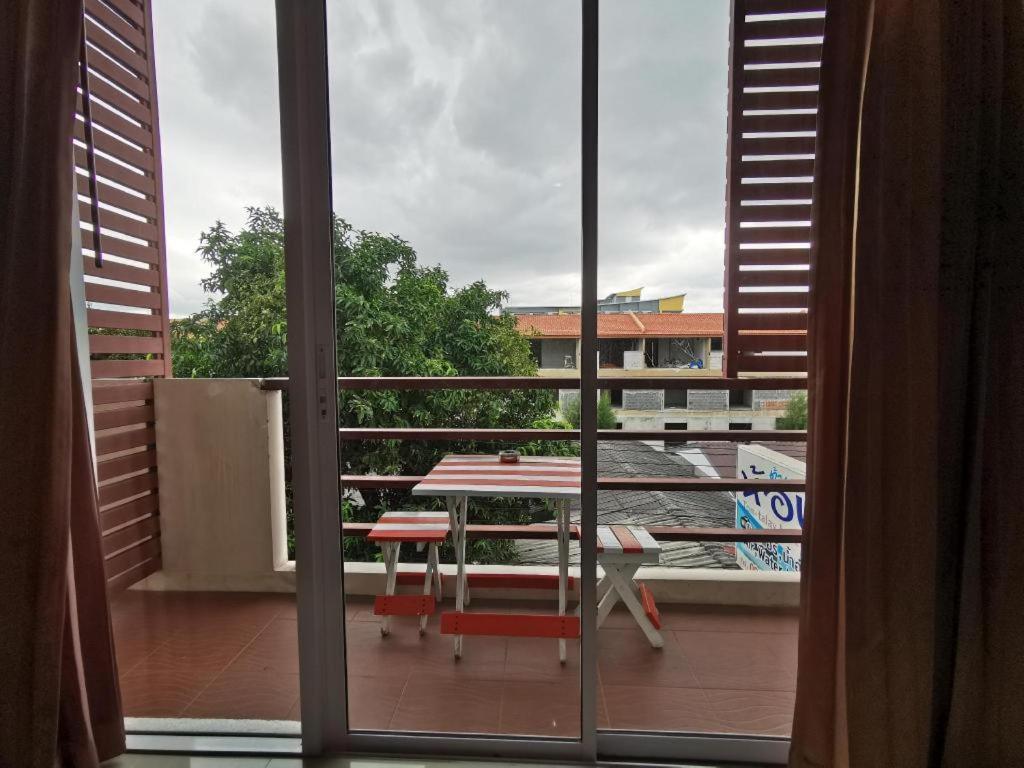 Tontalay Hotel Bang Saen Exterior photo