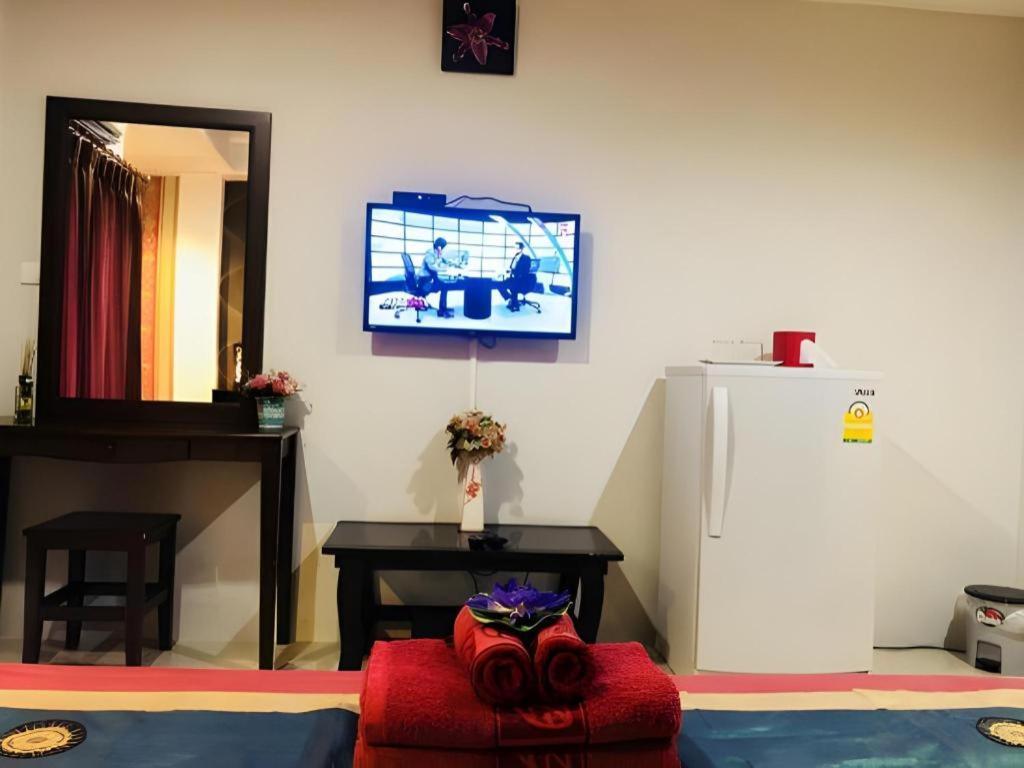 Tontalay Hotel Bang Saen Exterior photo