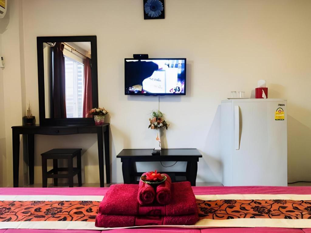 Tontalay Hotel Bang Saen Exterior photo