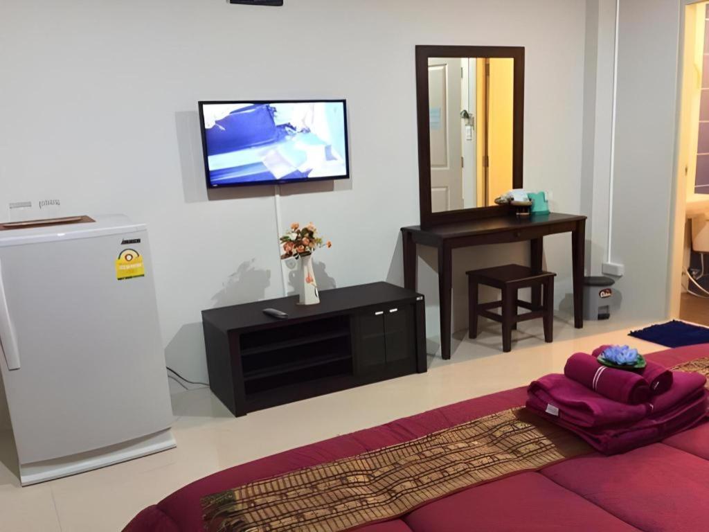 Tontalay Hotel Bang Saen Exterior photo