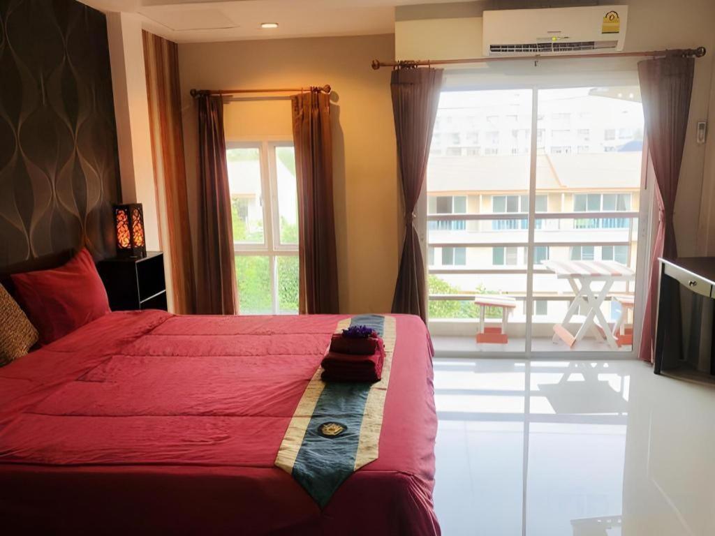 Tontalay Hotel Bang Saen Exterior photo