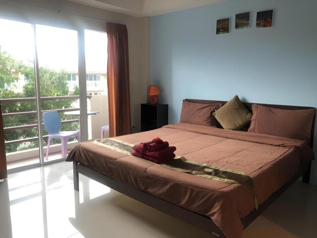 Tontalay Hotel Bang Saen Exterior photo