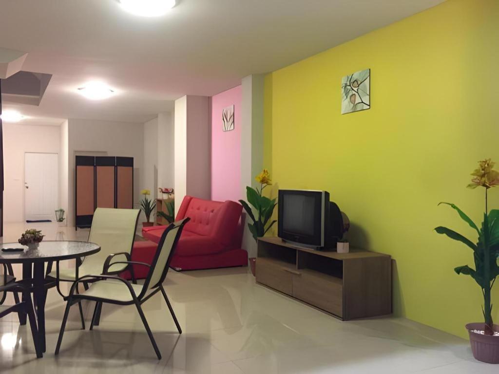 Tontalay Hotel Bang Saen Exterior photo