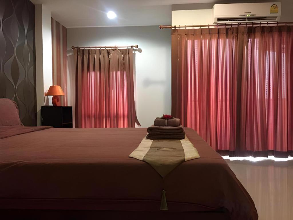 Tontalay Hotel Bang Saen Exterior photo