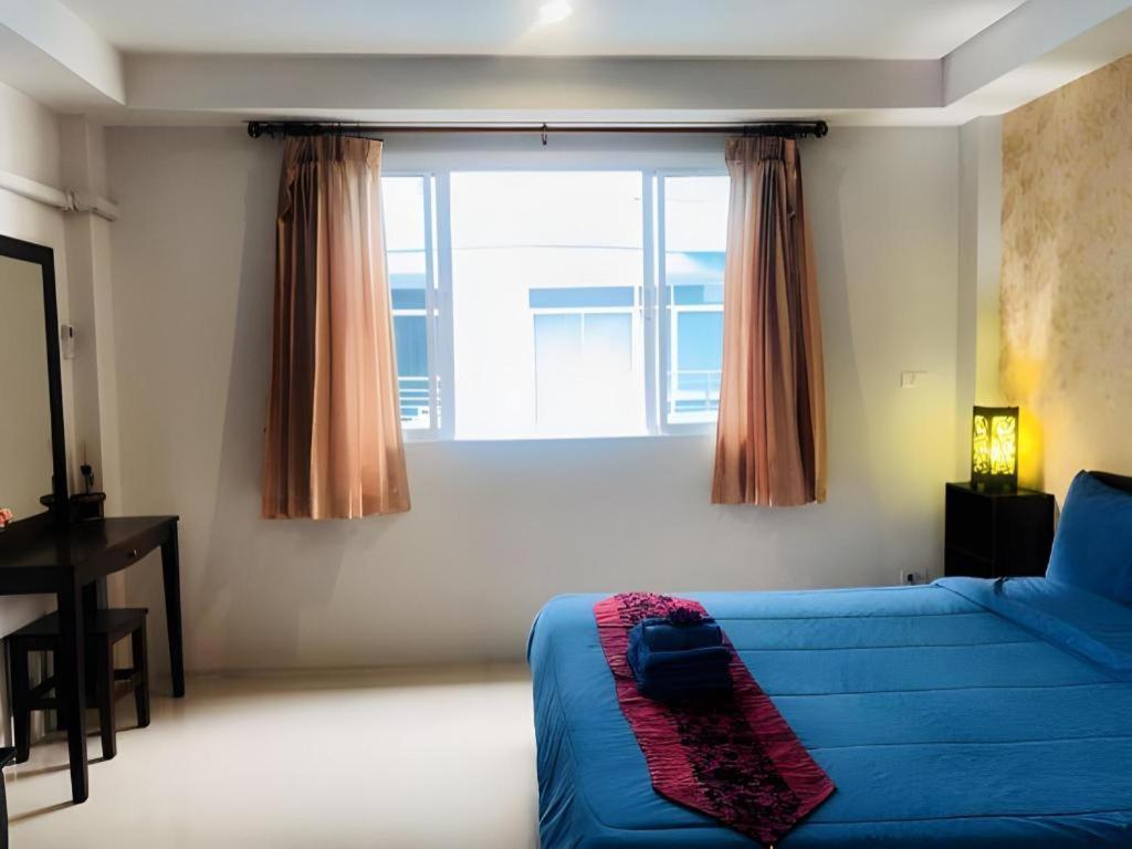 Tontalay Hotel Bang Saen Exterior photo