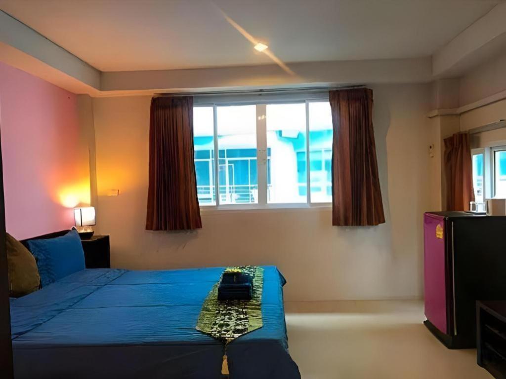 Tontalay Hotel Bang Saen Exterior photo