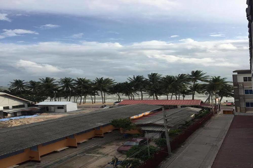 Tontalay Hotel Bang Saen Exterior photo